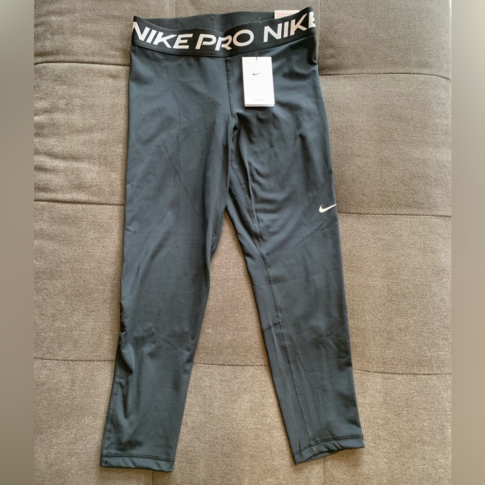 NEW WITH TAGS - Nike Pro Women’s Cropped Dri-Fit Leggings